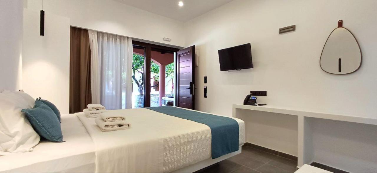 Rigas Hotel Skopelos Buitenkant foto